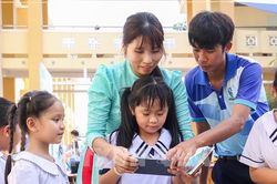 Dựng 'lá chắn số' bằng tình yêu thương cho trẻ em Tây Ninh