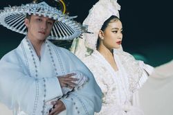Điểm khác biệt trên con đường của Sơn Tùng và Hoàng Thùy Linh