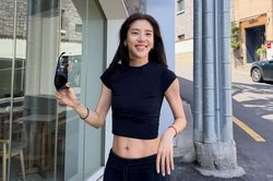 Son Dam Bi khoe cơ bụng săn chắc sau sinh, được ví như Kendall Jenner