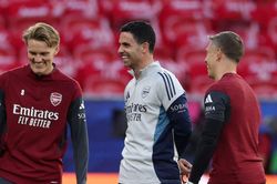 Arsenal khát khao viết lịch sử trước PSG