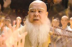 Vị hòa thượng có vẻ ngoài hiền lành nhưng sở hữu sức mạnh hủy diệt