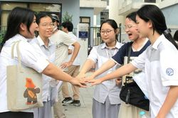 Thi vào lớp 10 ở Hà Nội: Thí sinh hào hứng với đề Ngữ văn, tự tin làm bài tốt