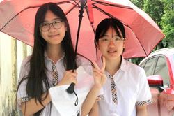 Thi vào lớp 10 ở Hà Nội: Thí sinh bắt đầu làm bài thi môn Ngoại ngữ