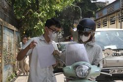 Thi vào lớp 10 ở Hà Nội: Thí sinh bắt đầu làm bài thi môn Ngoại ngữ