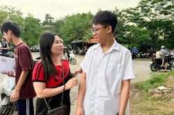 Chùm ảnh: Thí sinh dự thi lớp 10 tại Hà Nội làm bài môn đầu tiên