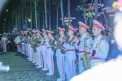 Mãn nhãn màn diễu hành quân nhạc giữa phố biển Sầm Sơn