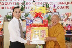 Phó Bí thư Thường trực Tỉnh ủy, Chủ tịch HĐND tỉnh An Giang Nguyễn Thanh Nhàn thăm cơ sở thờ tự tại phường Rạch Giá và Hà Tiên