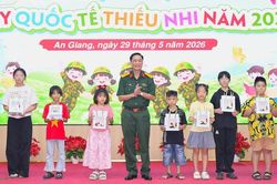 Bộ Chỉ huy Quân sự tỉnh An Giang tổ chức họp mặt, tặng quà cho thiếu nhi