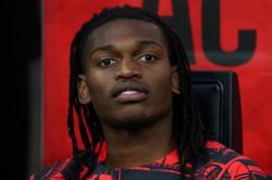 MU nhắm Rafael Leao giá hời, Bernardo Silva chờ đợi đề nghị từ Barcelona