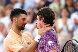 Djokovic thua ngược Fonseca tại Roland Garros 2026: Dấu chấm hết cho giấc mơ Grand Slam thứ 25?