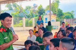 Phụ nữ phường Hội Phú tổ chức 'Vui Tết thiếu nhi' cho trẻ em làng Ia Lang