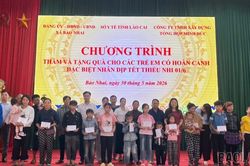 Trao tặng 20 suất quà cho trẻ em hoàn cảnh đặc biệt nhân ngày 01/6