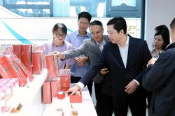 Bí thư Tỉnh ủy Lào Cai Dương Quốc Huy khảo sát một số mô hình kinh tế tại Vân Nam (Trung Quốc)