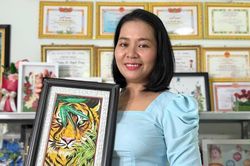 Cô gái 8X 'thổi hồn' vào giấy