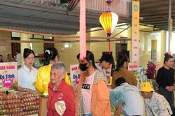 Phiên chợ 0 đồng cho người nghèo xã Hàm Kiệm