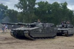 Slovakia so sánh xe tăng hạng nhẹ CV90120 và CFL-120 Karpat cho kế hoạch hiện đại hóa