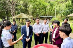 Ủy viên Bộ Chính trị Đoàn Minh Huấn thăm một số doanh nghiệp tại Lâm Đồng