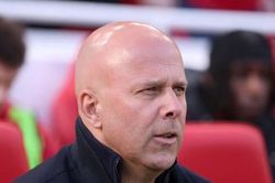 Liverpool chia tay HLV Arne Slot: Kết thúc một chương ngắn nhưng đầy dấu ấn tại Anfield