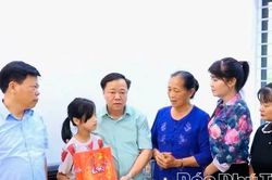 Xã Hiền Quan tặng 16 suất quà cho thiếu nhi có hoàn cảnh khó khăn