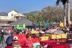 Chợ phiên biên giới Lao Bảo