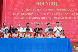 Tuyên truyền về biển, đảo và nâng cao ý thức chấp hành pháp luật cho sinh viên
