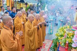 Phật giáo phường Tân Định, Sài Gòn, Bến Thành, Cầu Ông Lãnh thực hiện nghi thức Tắm Phật