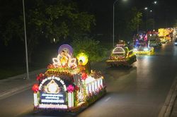 Hà Nội: Gần 40 xe hoa rực rỡ diễu hành kính mừng Đại lễ Phật đản Phật lịch 2570