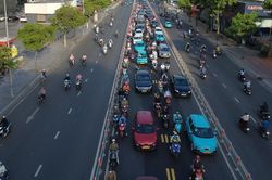 TP.HCM: Dải phân cách tự động trên đường Cộng Hòa có hiệu quả không?