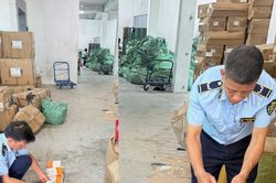 Hà Nội: Phát hiện kho hàng chứa hơn 30.000 sản phẩm nghi giả mạo nhãn hiệu, không rõ nguồn gốc