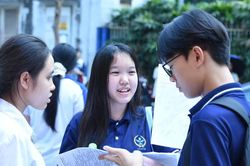 Thí sinh Hà Nội rạng rỡ vì đề tiếng Anh vào lớp 10 vừa sức, nhiều em tự tin đạt 9 - 10 điểm