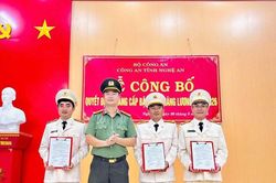 Nghệ An: Công bố quyết định thăng cấp bậc hàm cho Trưởng Công an một số xã
