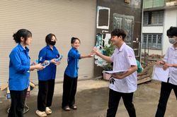 Tiếp sức mùa thi bằng những việc làm thiết thực