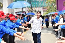 Thành đoàn Hà Nội đồng hành cùng sĩ tử vượt vũ môn
