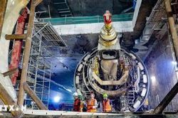 Xuyên đêm tháo dỡ máy đào hầm tuyến metro Nhổn – Ga Hà Nội