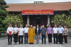 Thành ủy, HĐND, UBND, Ủy ban MTTQ Hà Nội chúc mừng Phật đản tại chùa Liên Phái
