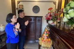 Dâng hương, tưởng nhớ đồng chí Hoàng Đình Giong