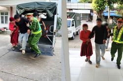 Ngã xe giữa đường khi đưa người thân đi cấp cứu ngộ độc lá ngón, nam thanh niên bật khóc vì hành động của công an