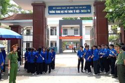 Hà Nội: Hơn 800 thí sinh tại Chương Dương bước vào ngày thi đầu tiên tuyển sinh vào lớp 10, an ninh được siết chặt