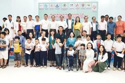500 trẻ em khuyết tật Khánh Hòa được nhận quà 1/6 đặc biệt.