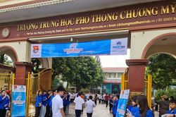 Buổi thi đầu tiên kỳ thi PTTH 2026: Khu vực ngoại thành Hà Nội chuẩn bị kỹ lưỡng.