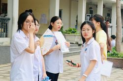 Thi lớp 10 Hà Nội môn Văn: 390 thí sinh vắng, 1 em vi phạm quy chế
