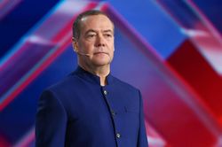 Ông Medvedev cảnh báo sẽ có thêm nhiều UAV xâm nhập châu Âu