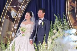 Mỹ nhân phim giờ vàng Việt Hoa rạng rỡ trong lễ cưới ở Hà Nội