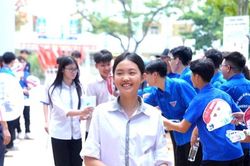 Hiện tượng dần mất kết nối với cuộc sống của giới trẻ vào đề Văn thi lớp 10