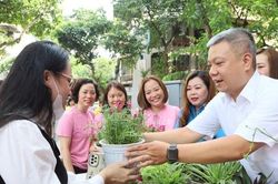 Công đoàn viên phường Hoàn Kiếm nhiệt tình hưởng ứng 'Ngày thứ 7 xanh'