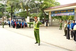 Tuổi trẻ xã Dương Hòa đồng hành cùng thí sinh thi vào lớp 10