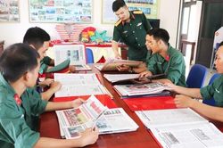 Phường Kiến Hưng thăm, động viên tân binh nhập ngũ năm 2026 tại Trung đoàn 165