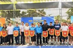 Phường Xuân Phương gắn kết cán bộ công đoàn qua hoạt động thể thao thiết thực