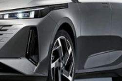 Sedan hybrid hạng C giá 348 triệu đồng đẹp sang trọng, trang bị đẳng cấp vượt Mazda3, Honda Civic, siêu tiết kiệm xăng, rẻ chỉ ngang Kia Morning