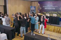 Hoa hậu Vi Minh sụp đổ hình ảnh ngay trong cuộc họp báo